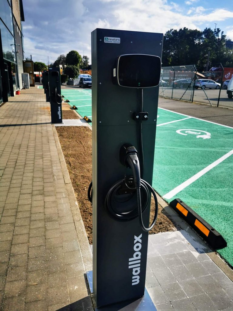 wallbox-commander-2-chargers-in-parking-lot