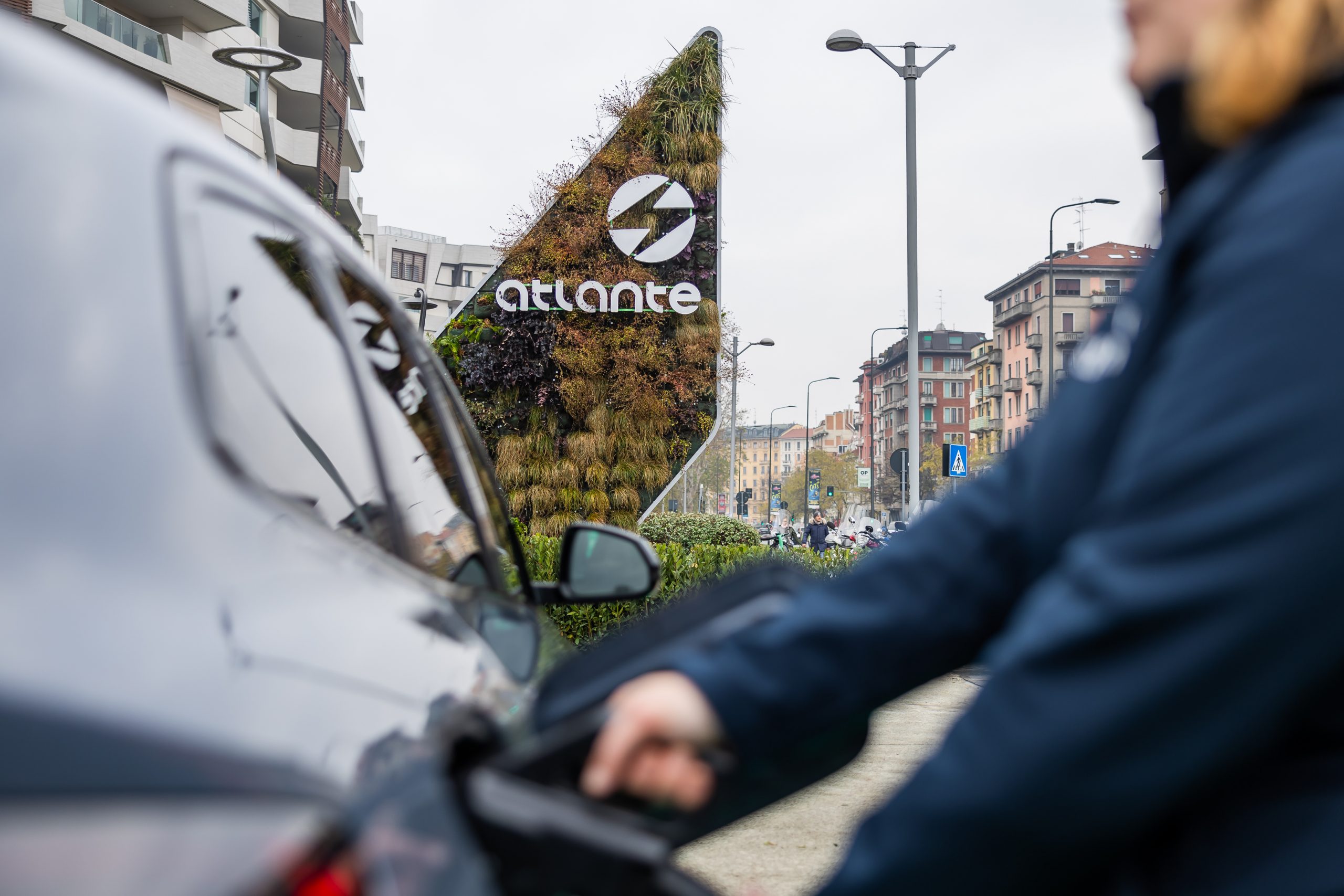 Leveraging its expertise in fast and ultra-fast charging networks, Atlante collaborated with Wallbox to introduce the Supernova DC fast chargers at CityLife